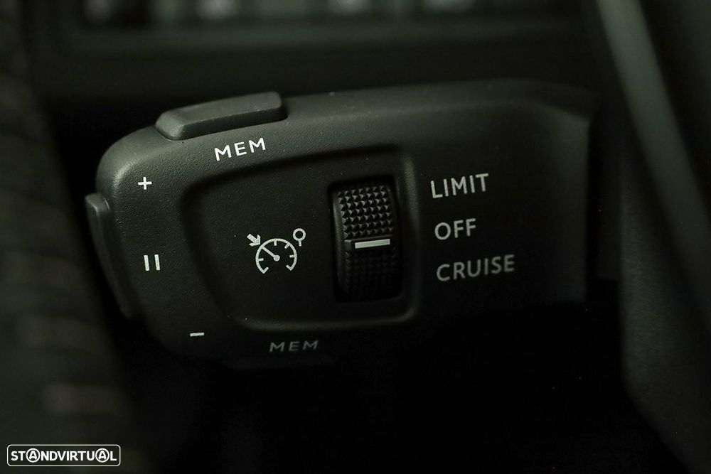 Peugeot 3008 1.6 Hybrid Allure e-EAT8 - 18