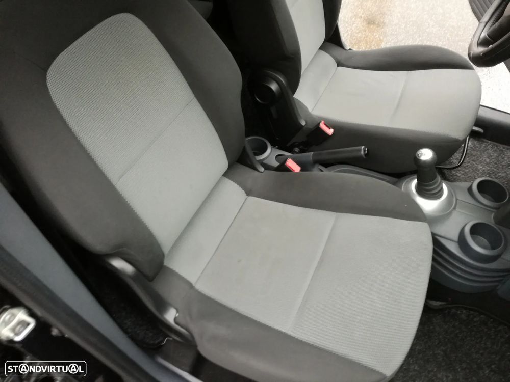 Mitsubishi Colt - 13