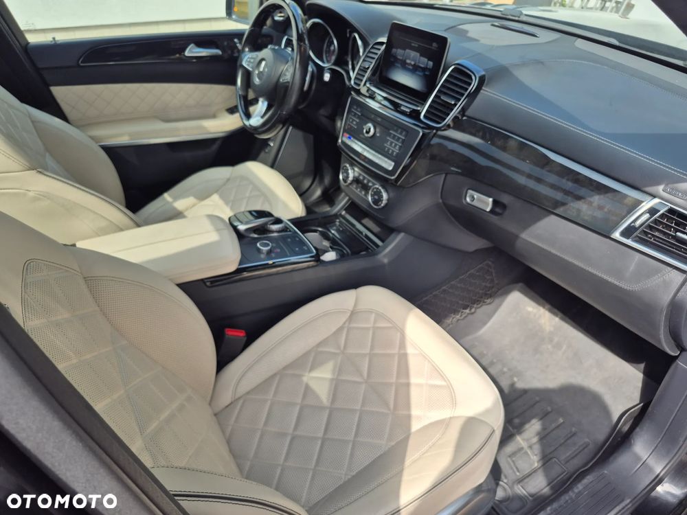 Mercedes-Benz GLS - 28