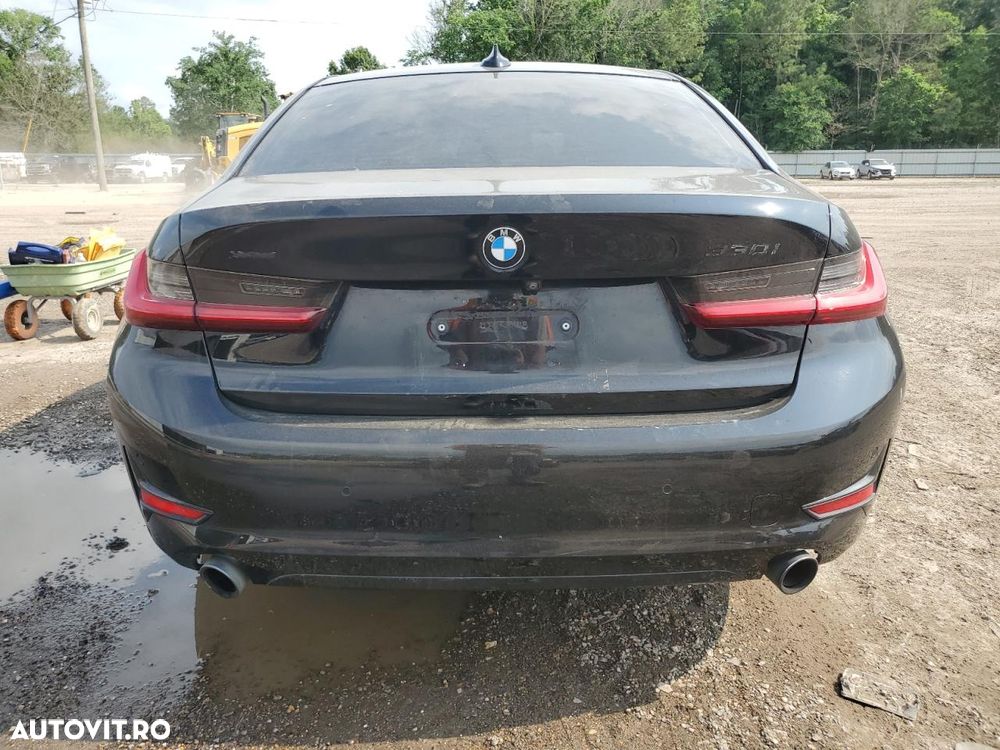 BMW Seria 3 330i Aut. Sport Line - 7