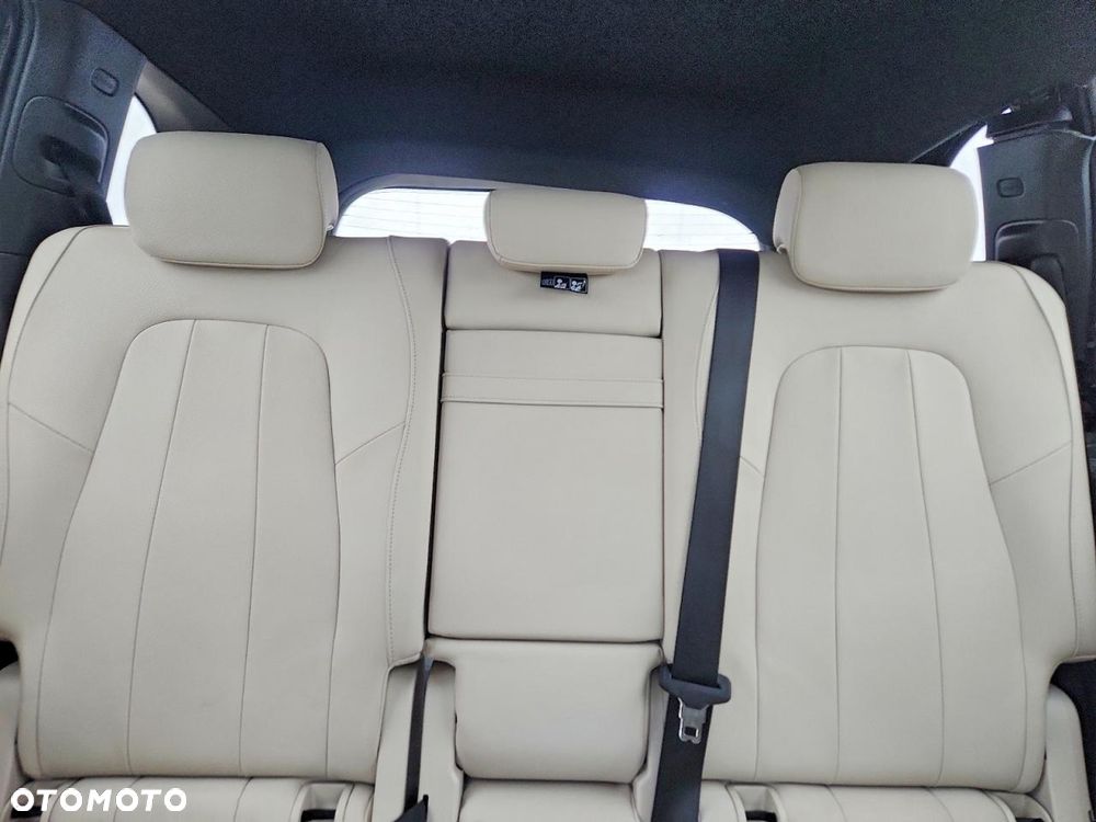 Mercedes-Benz GLB - 11