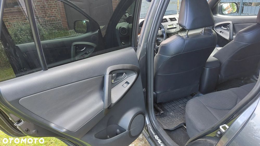 Toyota RAV4 2.0 VVT-i Luna - 13