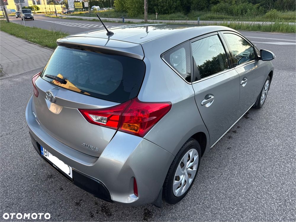 Toyota Auris 1.6 Executive - 9