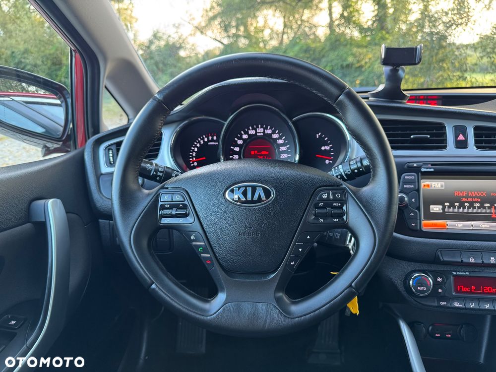 Kia Ceed - 31