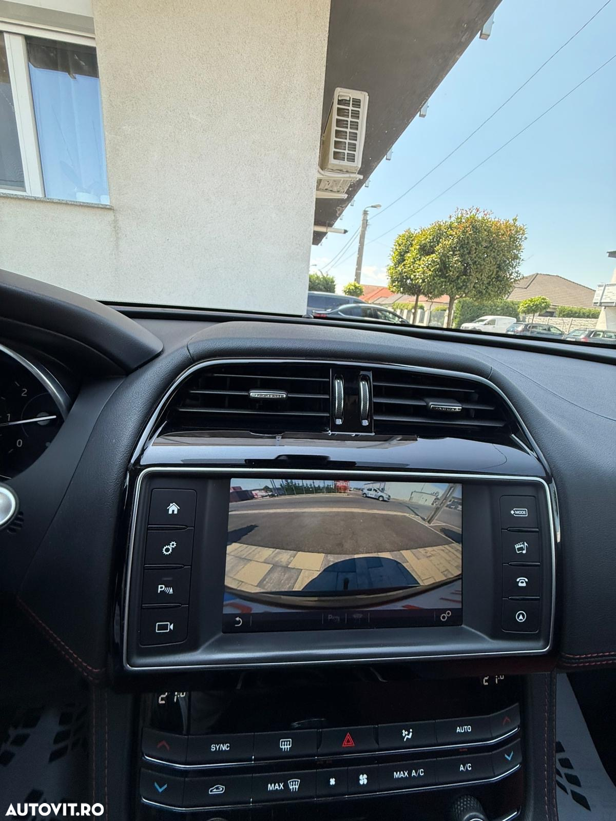 Jaguar F-Pace 20d AWD R-Sport - 9