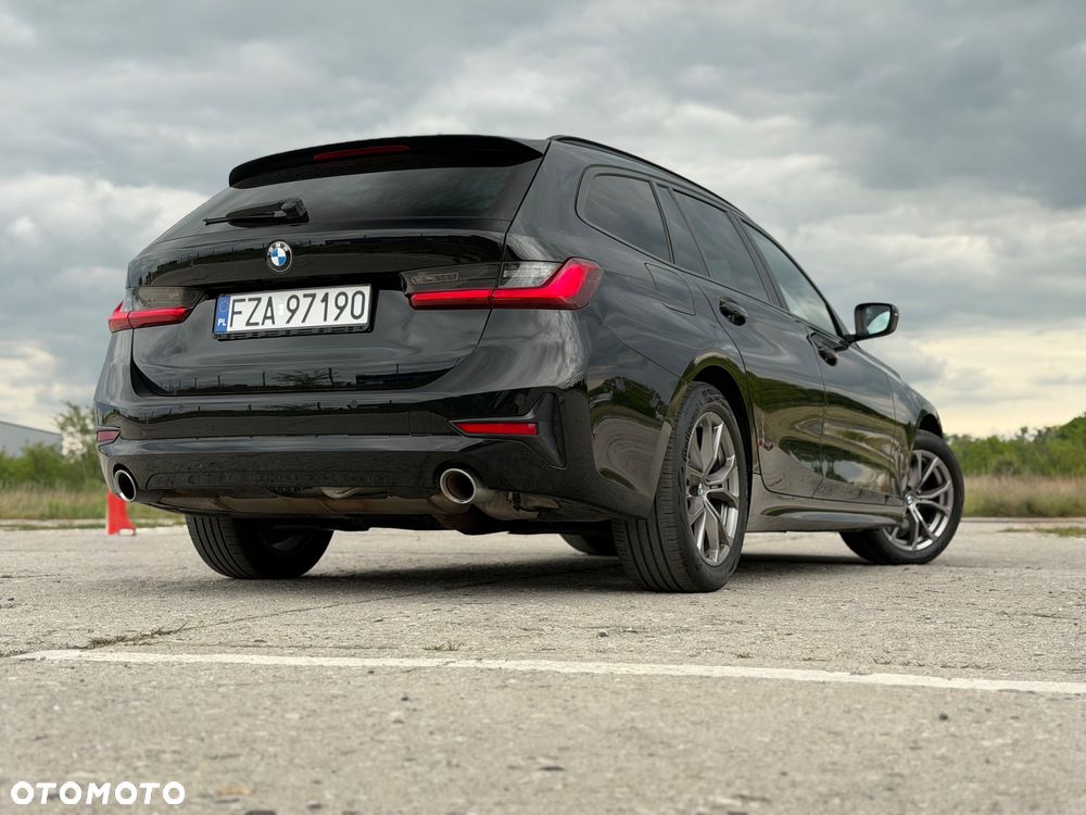 BMW Seria 3 330i Sport Line - 29
