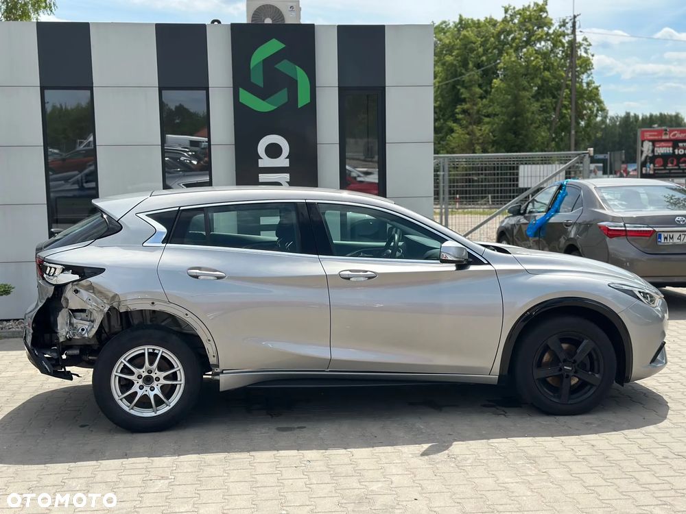 Infiniti Q30 - 4
