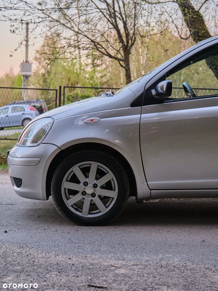 Toyota Yaris 1.3 VVT-i Executive - 3