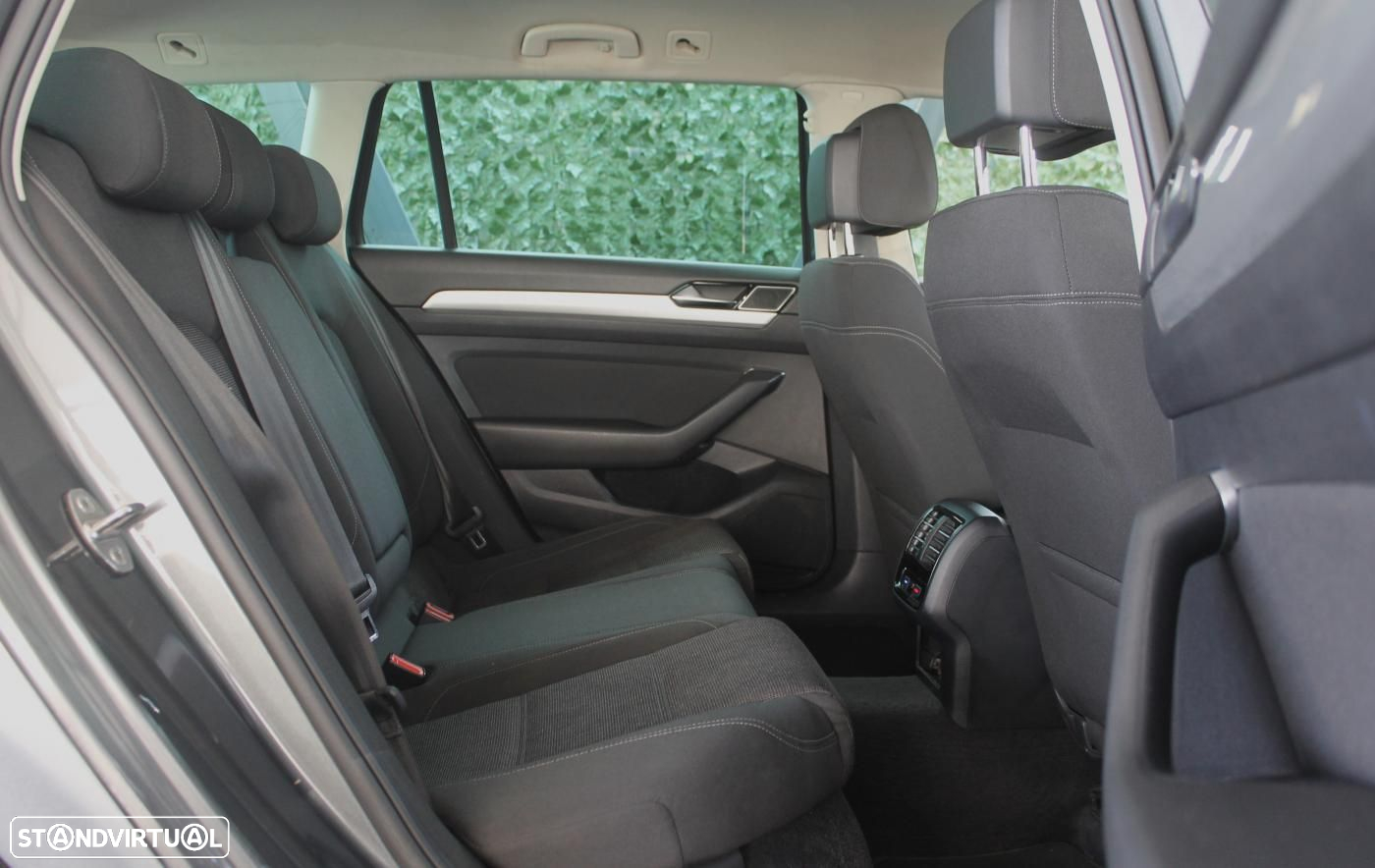 VW Passat Variant 1.6 TDI Confortline DSG - 12