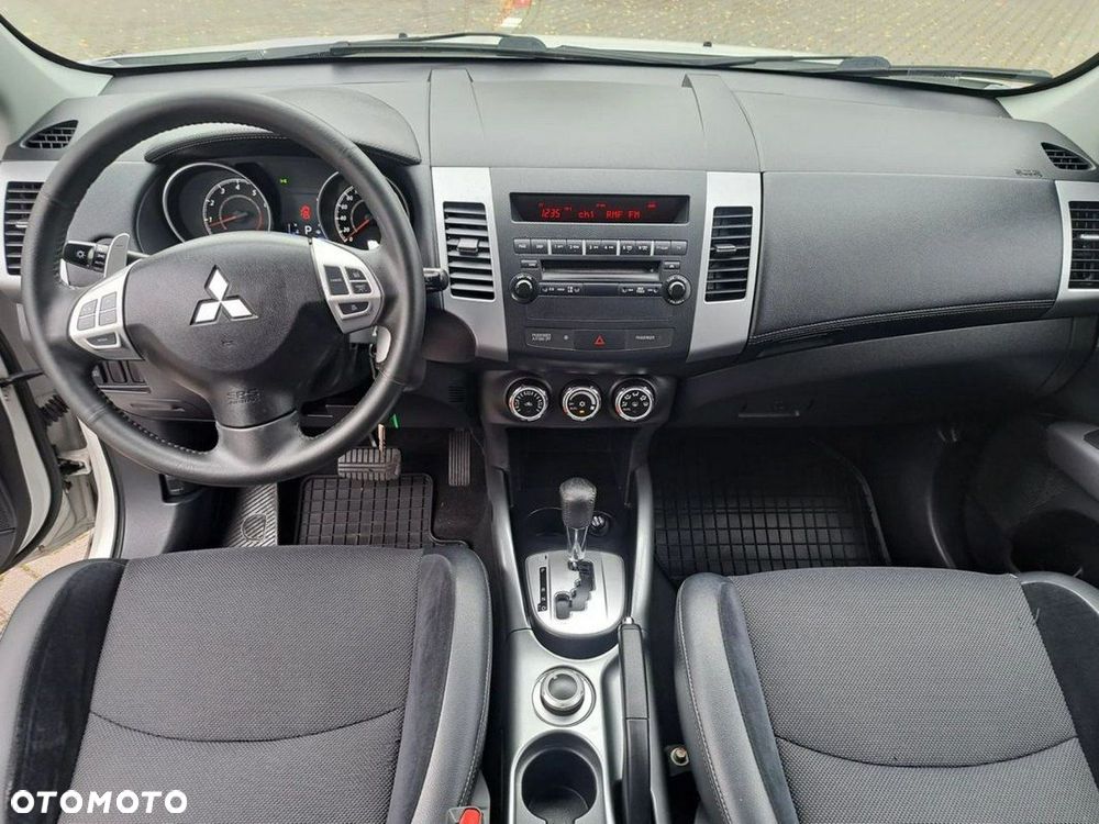 Mitsubishi Outlander - 16