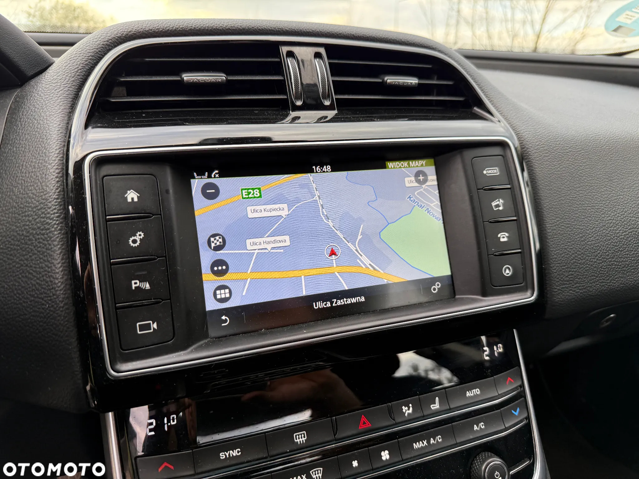 Jaguar XE - 27