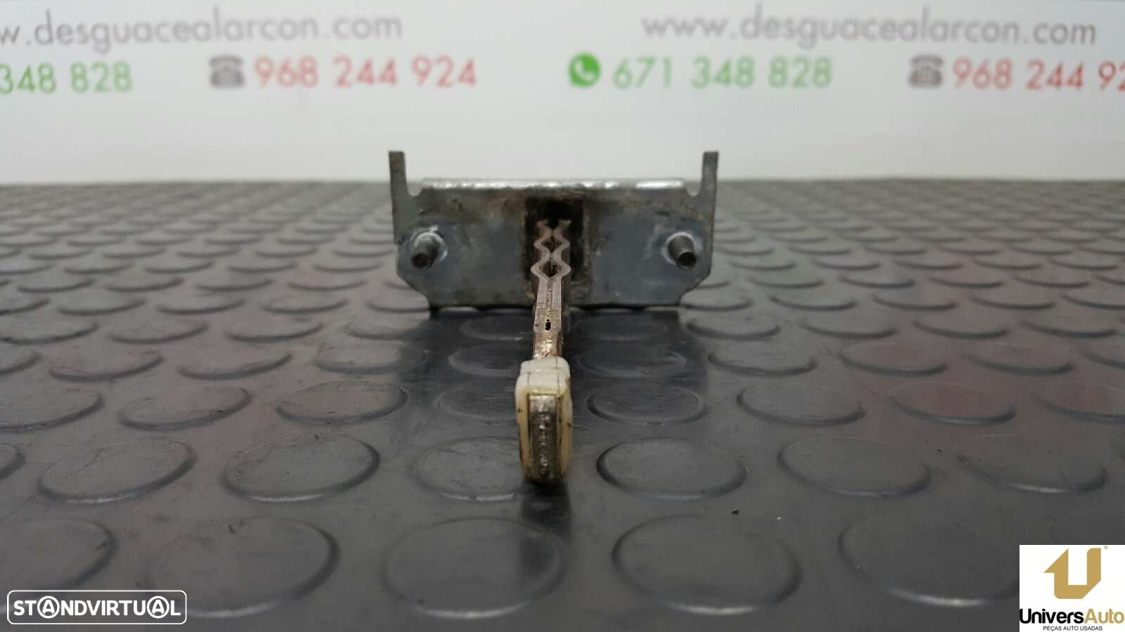 RETENTOR DA PORTA DIANTEIRA DIREITA FORD PROBE 24V - 3