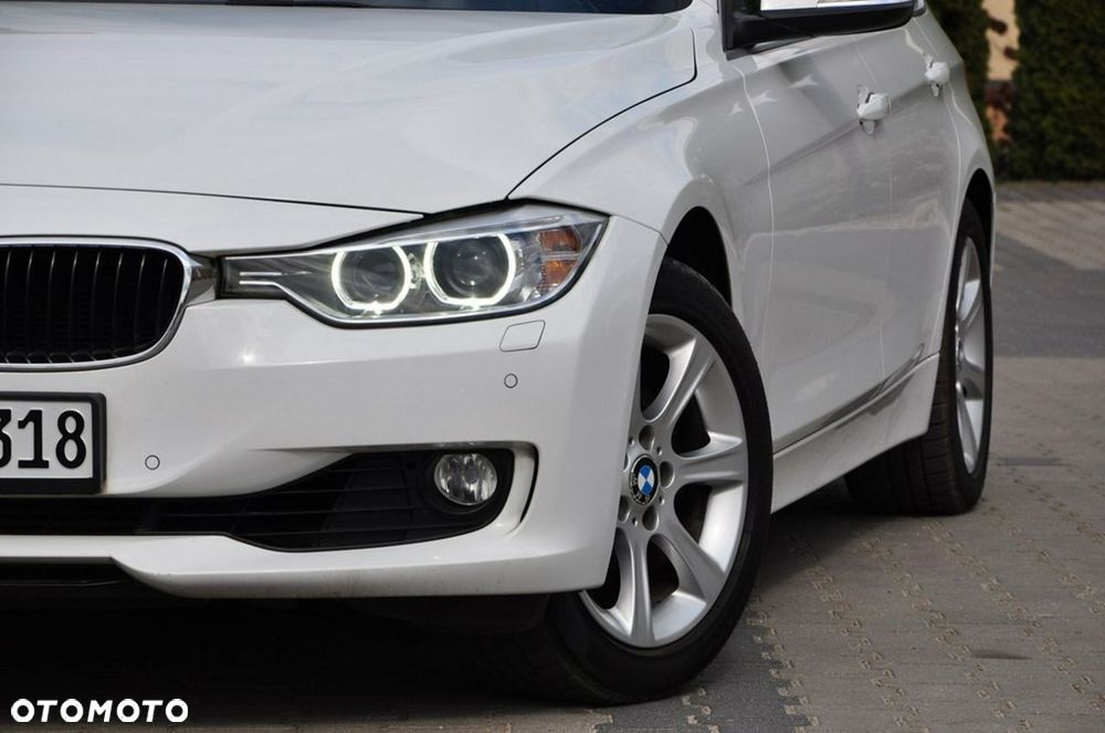 BMW Seria 3 330d xDrive Blue Performance Luxury Line - 7