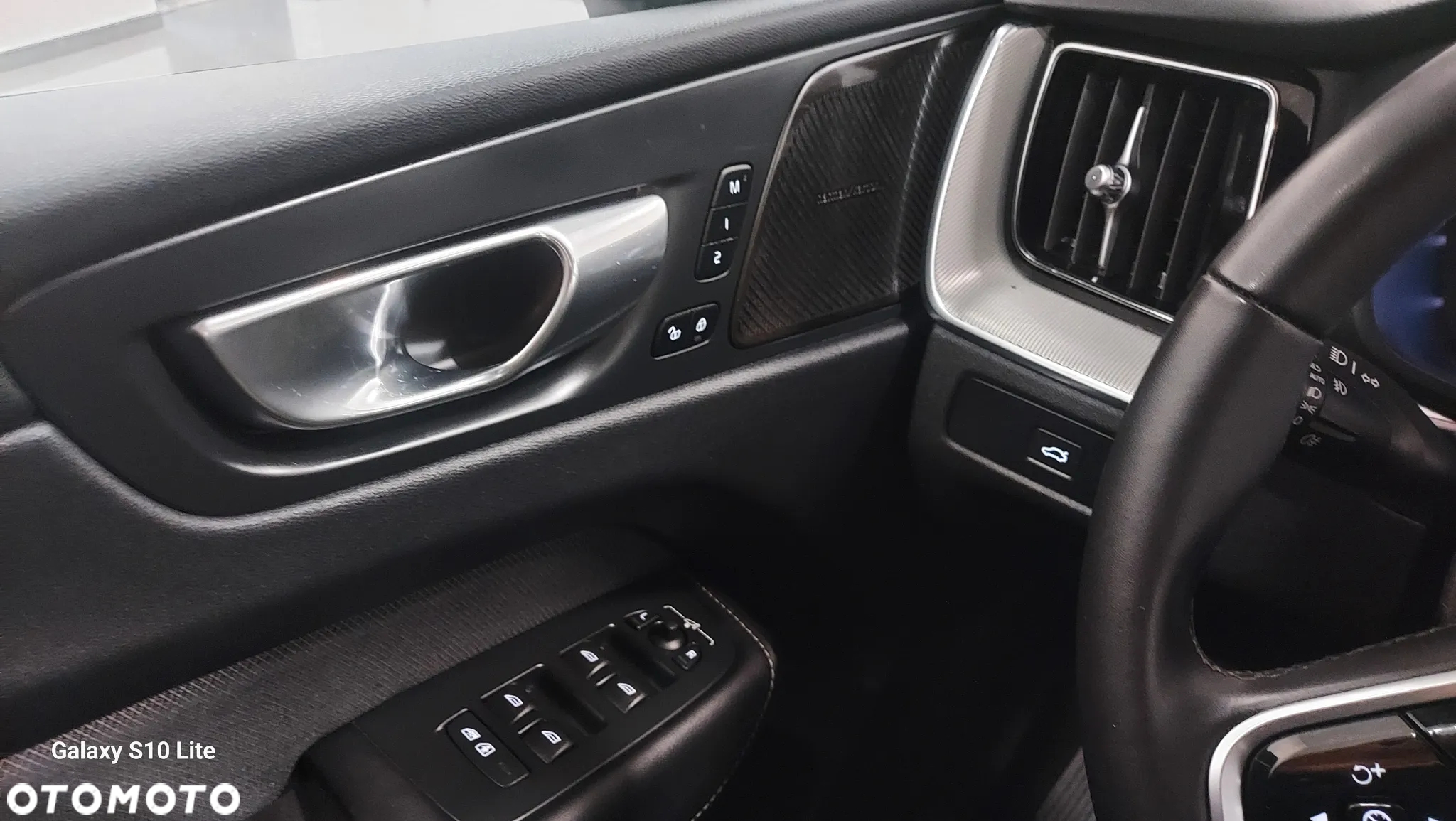 Volvo XC 60 B4 D AWD Plus Dark - 25
