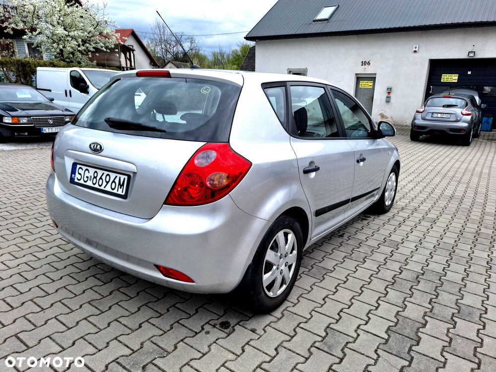 Kia Ceed - 22