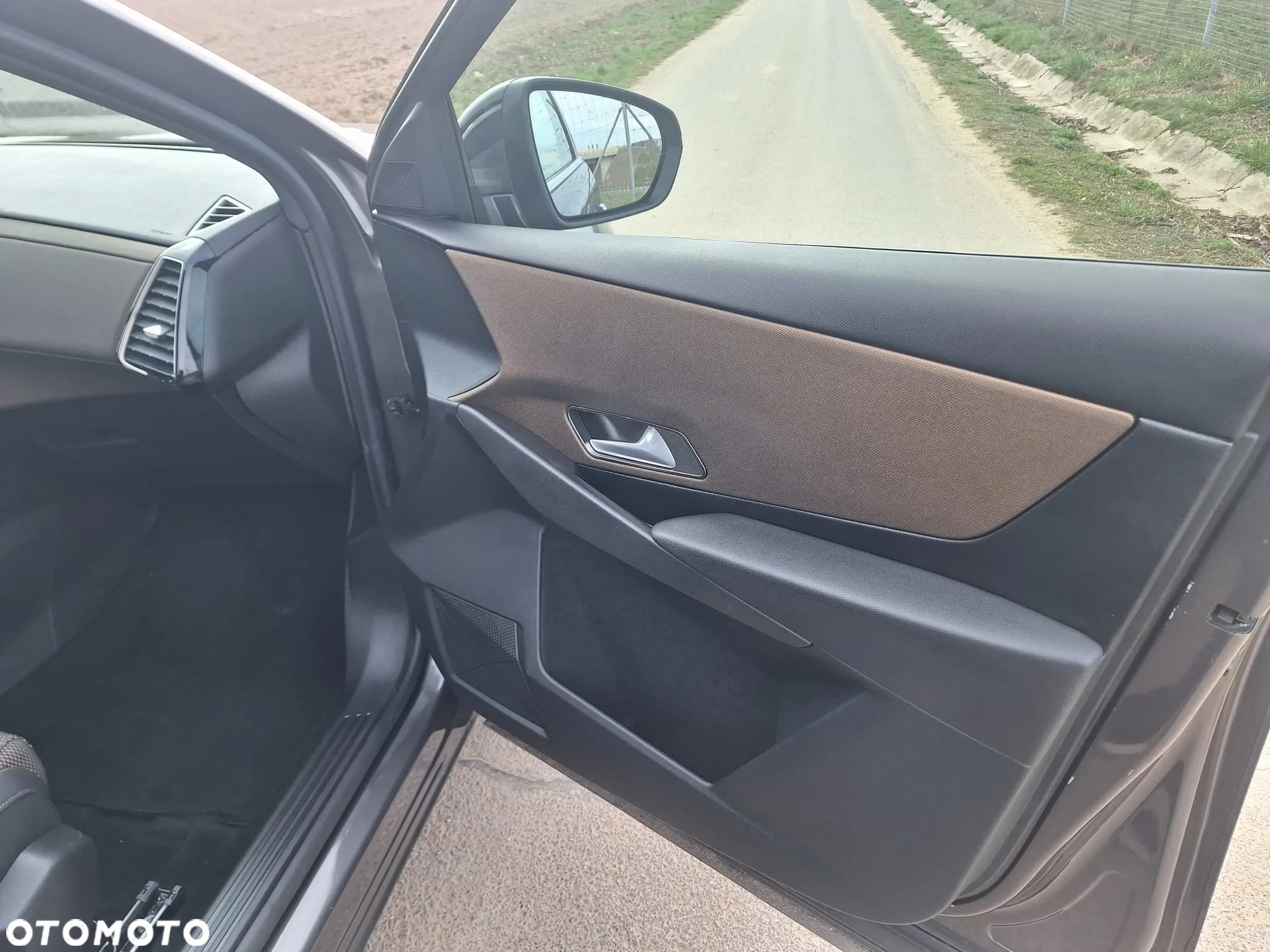DS Automobiles DS 7 Crossback 1.6 E-Tense 4x4 Grand Chic - 28