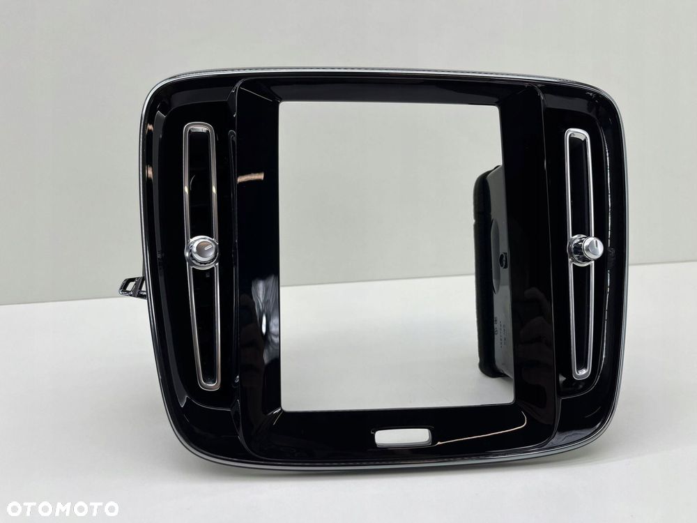 VOLVO XC40 RAMKA WYŚWIETLACZA KRATKI NAWIEWU KONSOLI PRZÓD 31442628 - 2