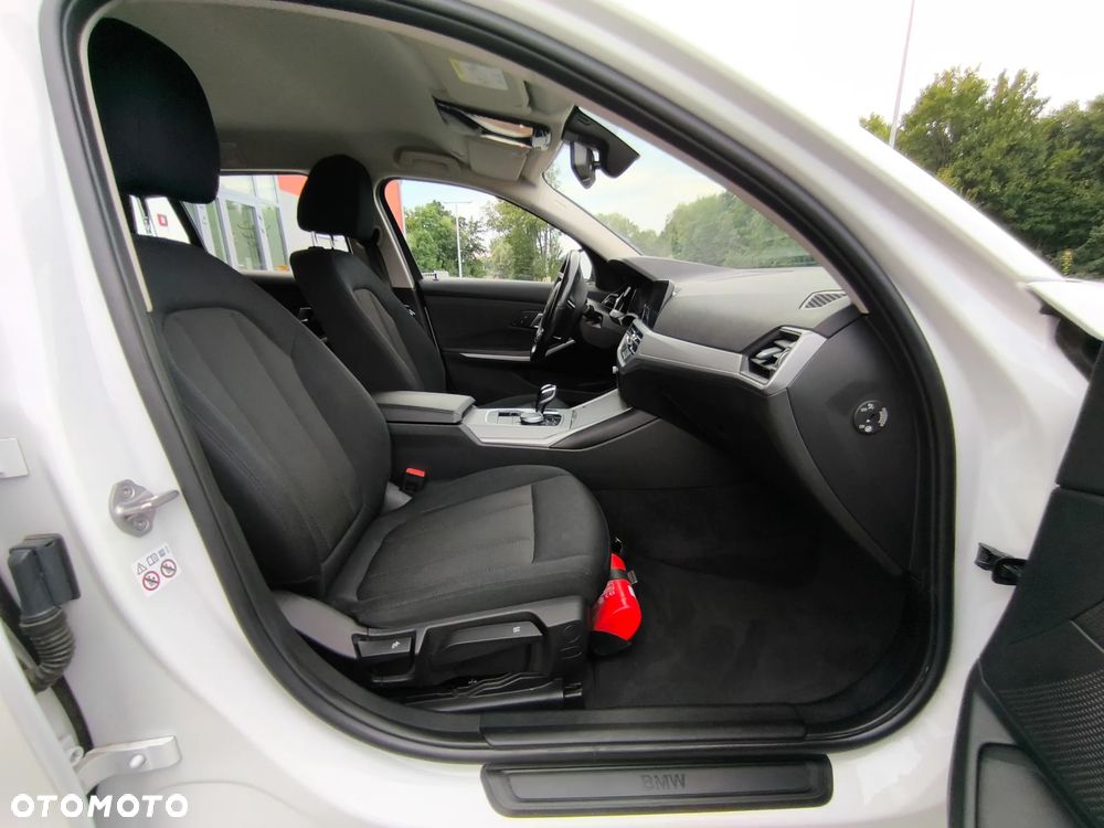 BMW Seria 3 318i - 16