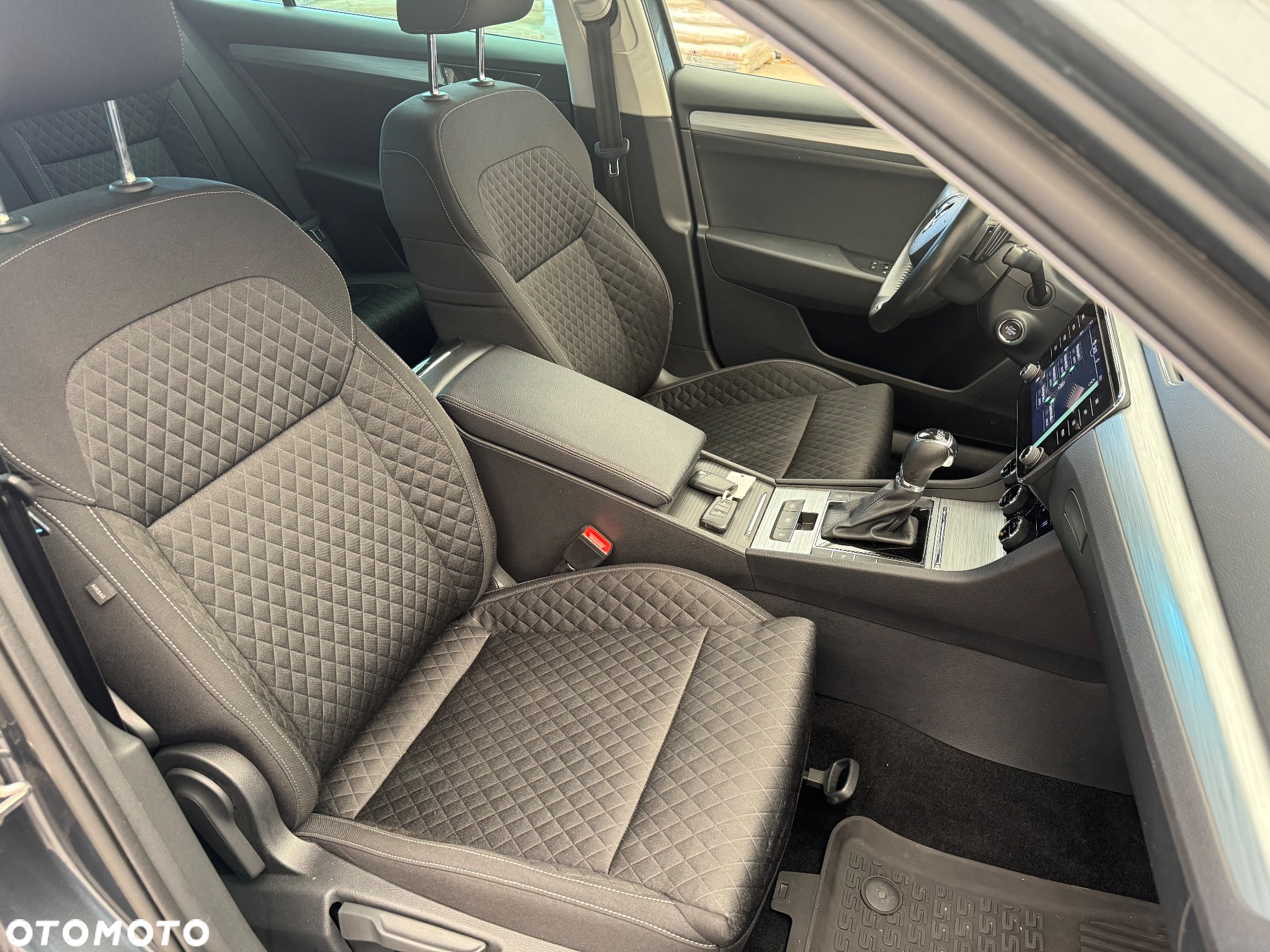 Skoda Superb 2.0 TDI DSG Ambition - 27