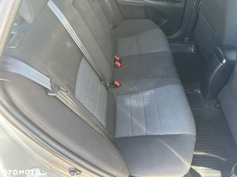 Toyota Avensis 2.0 Premium MS - 18
