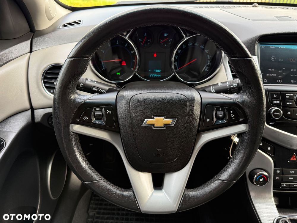 Chevrolet Cruze 1.8 LTZ - 23