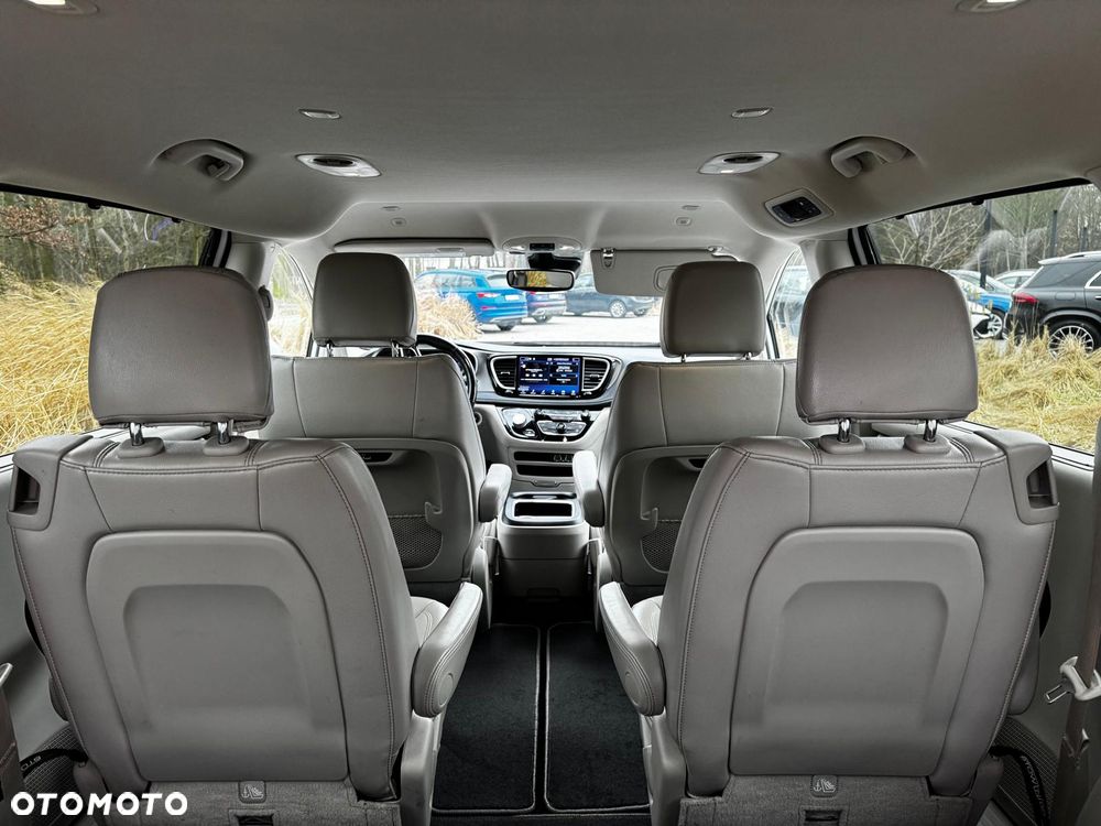 Chrysler Pacifica - 8