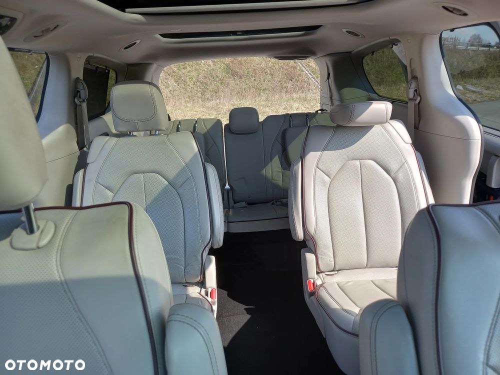 Chrysler Pacifica - 10