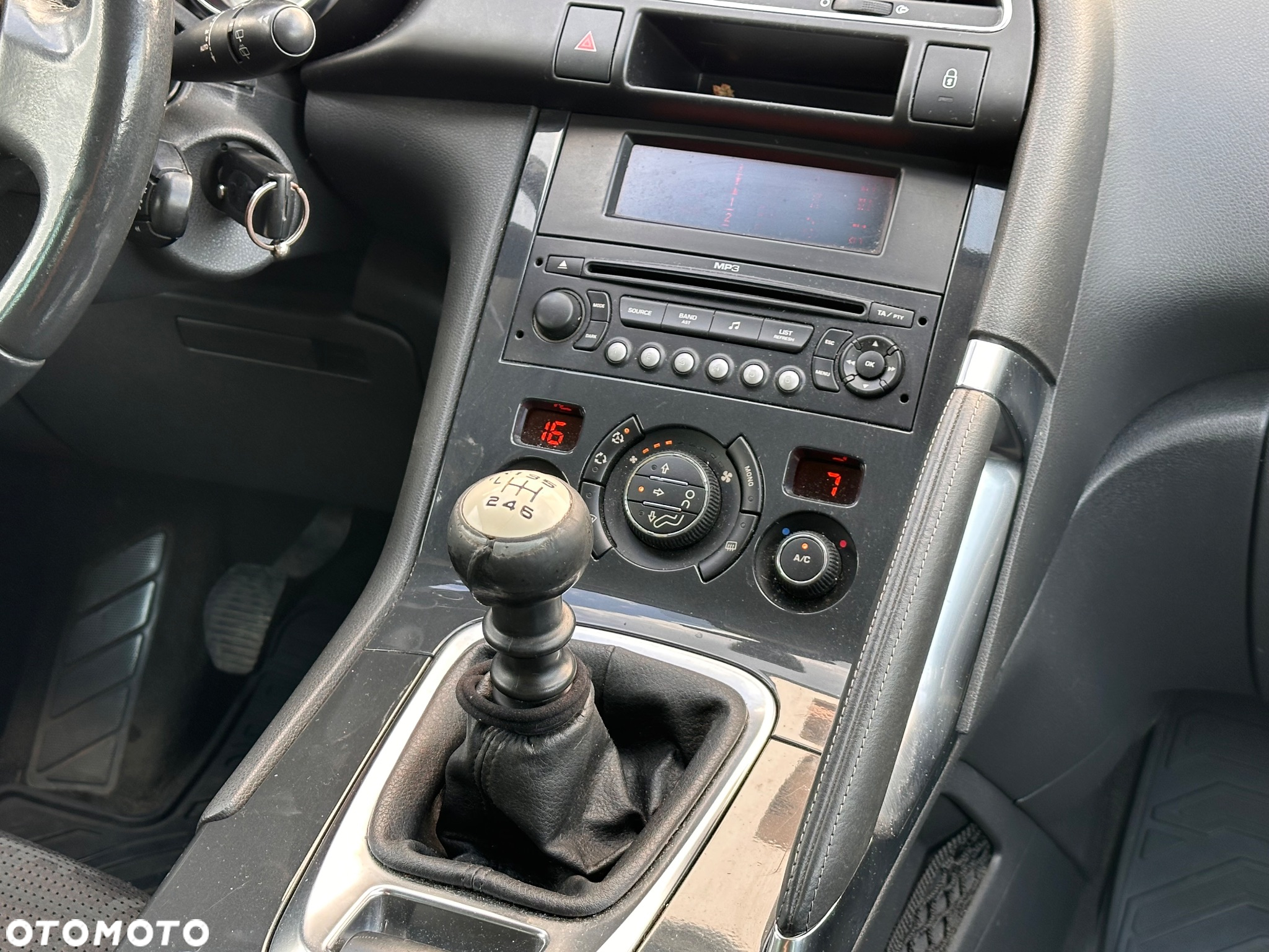 Peugeot 3008 1.6 HDi Premium - 17