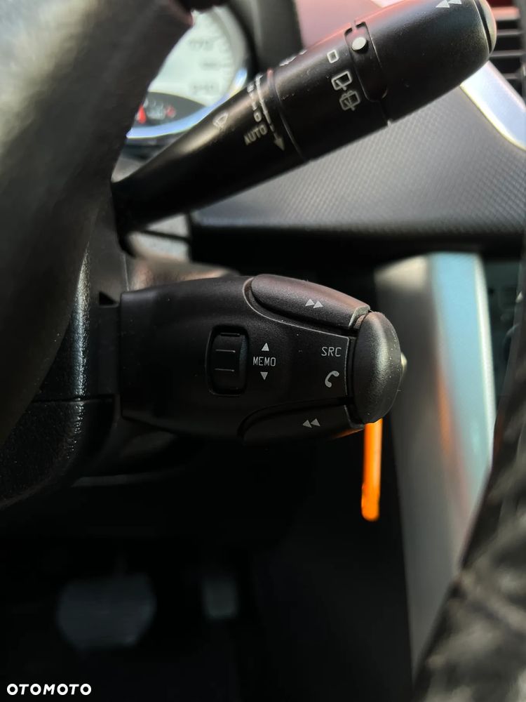 Peugeot 207 - 26