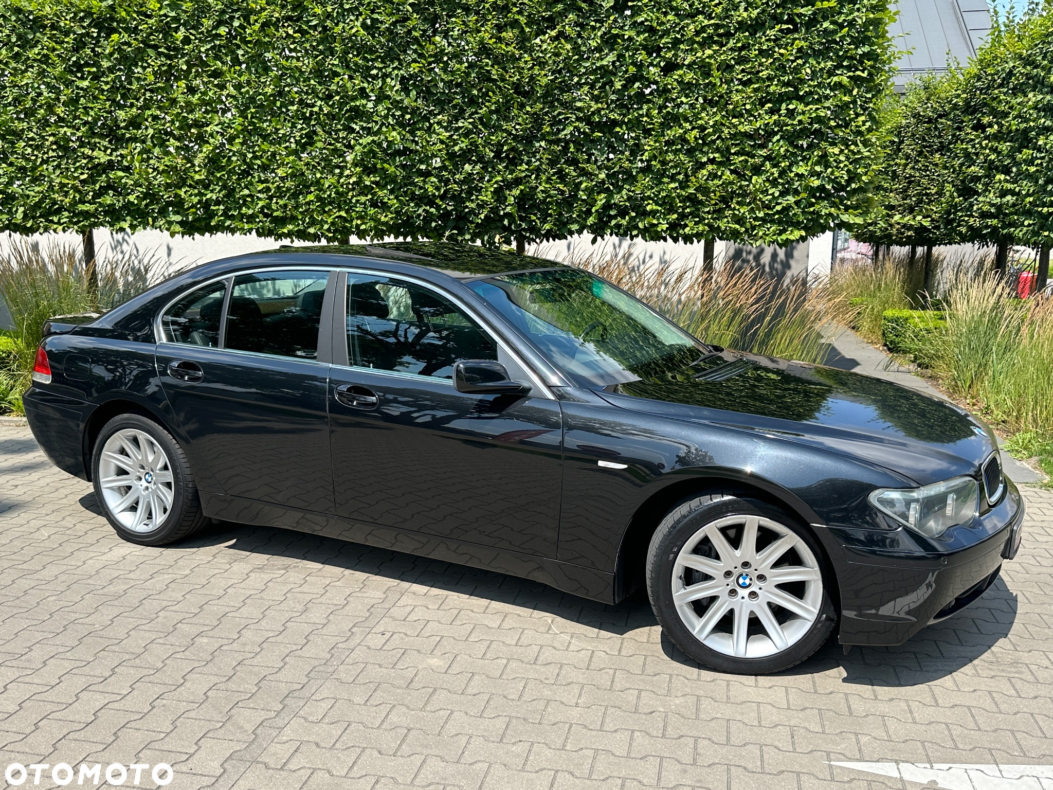 BMW Seria 7 745i - 16