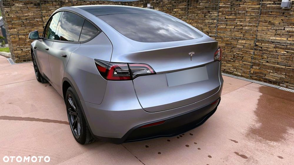 Tesla Model Y Long Range AWD - 3