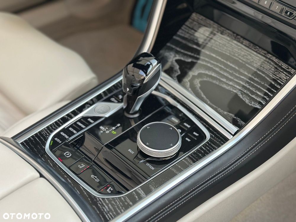 BMW Seria 8 - 33