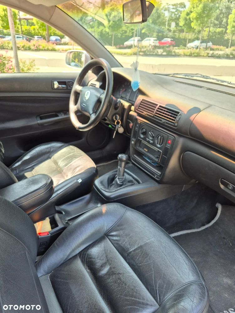 Volkswagen Passat 1.6 Comfortline - 9