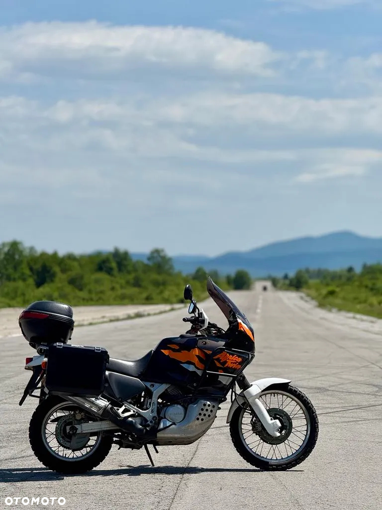 Honda XRV