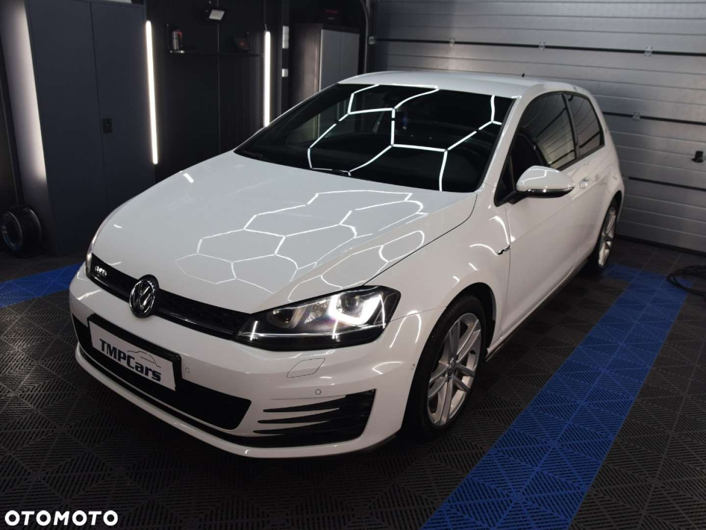 Volkswagen Golf - 25