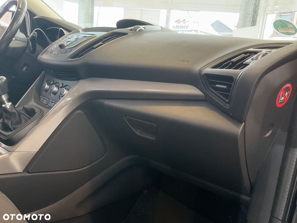 Ford Kuga 2.0 TDCi 2x4 Titanium - 14