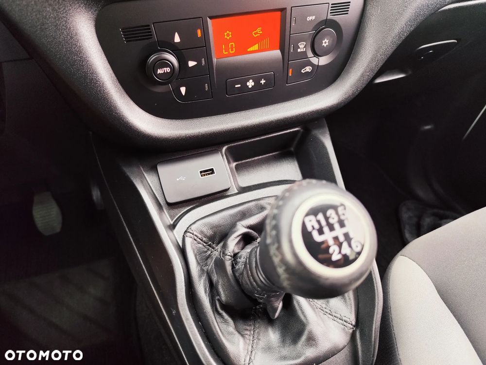Fiat Doblo 1.4 T-Jet 16V Emotion - 26