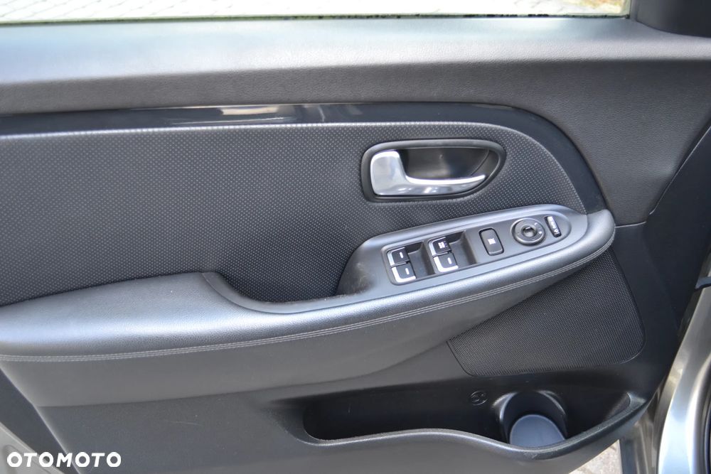 Kia Carens 1.7 CRDi Business Line 7os 7DCT - 27