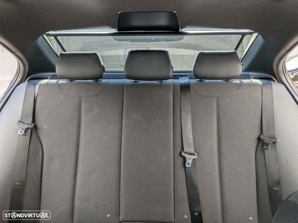 BMW 320 d LifeStyle Auto - 3