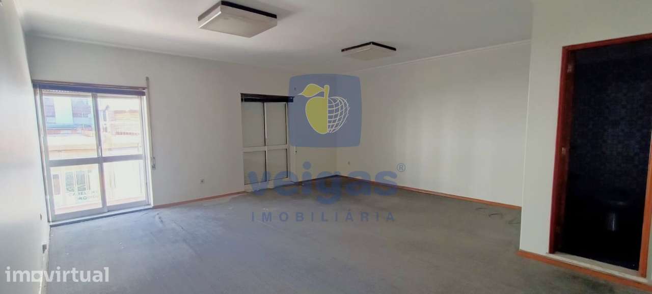 Escritório para arrendamento, com 37.2 m2, no centro de Leiria. - Grande imagem: 2/13