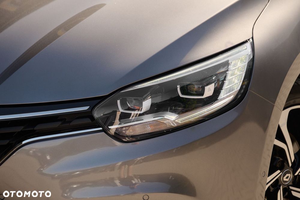 Renault Grand Scenic - 32