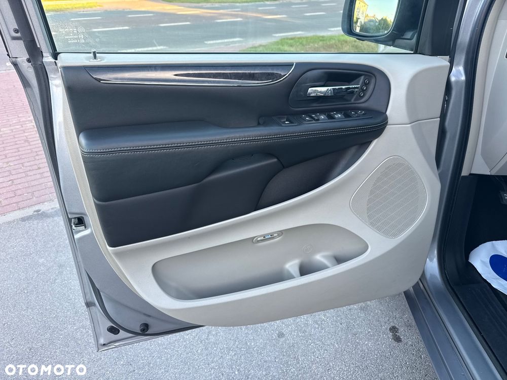 Lancia Voyager 3.6 V6 VVT 24v Gold - 18