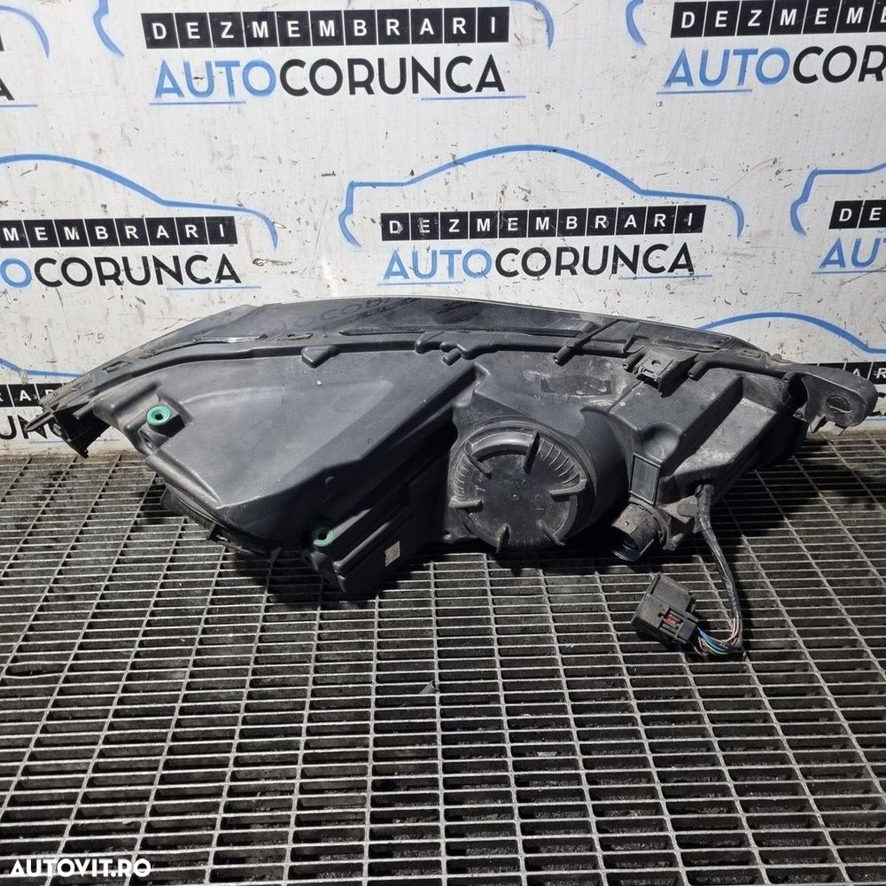 Far Stanga Jaguar F - Pace 2015 - 2020 SUV 4 Usi (1141) Cu lupă Nu are cod - 3