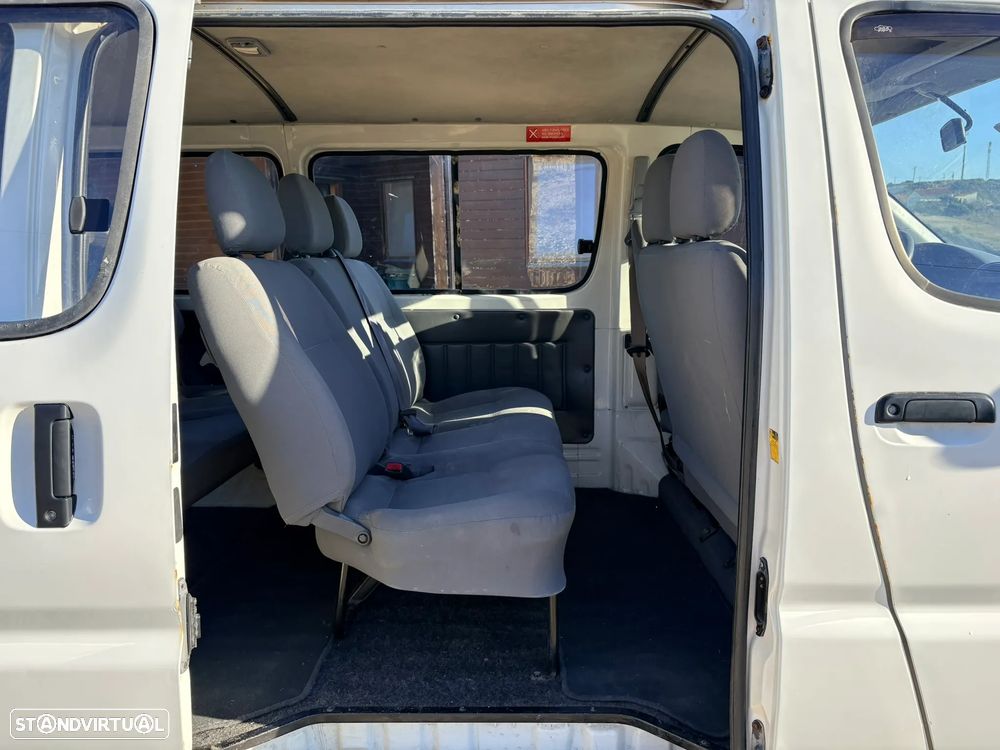 Toyota HiAce 2.5 D-4D 2.6T — photo 3