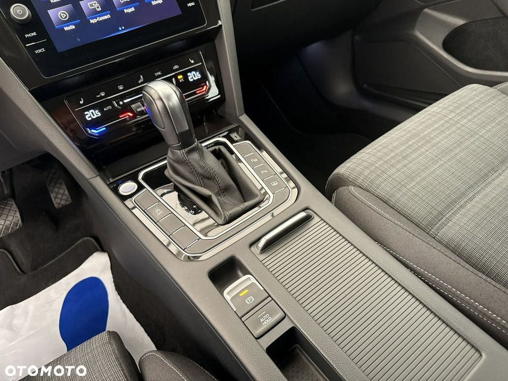 Volkswagen Passat - 17