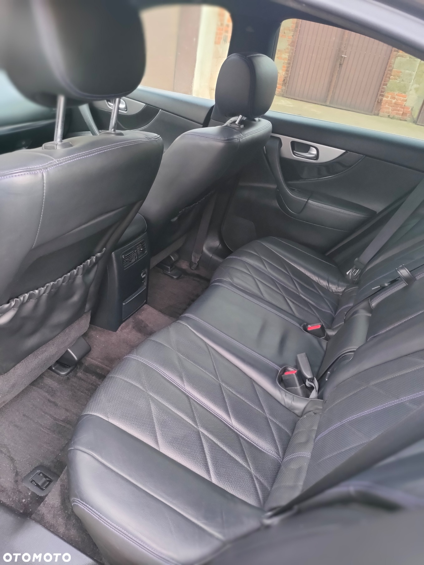Infiniti QX70 3.0d S - 33