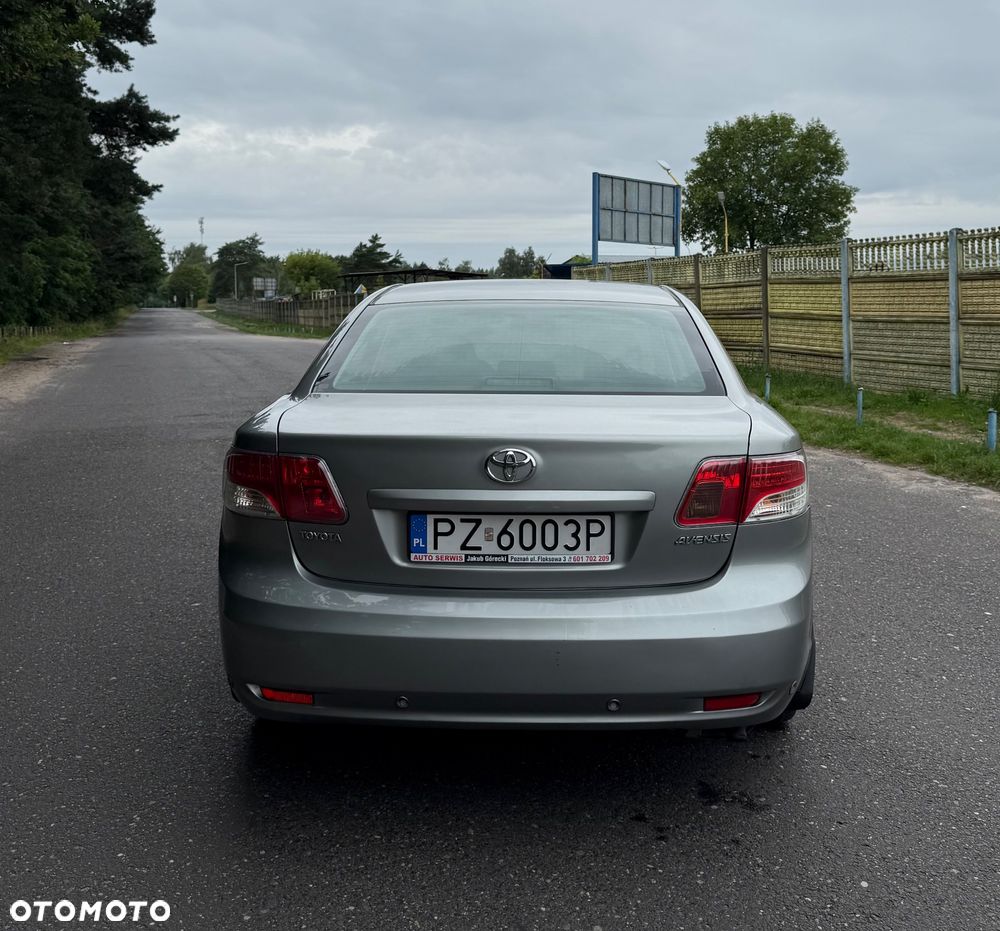Toyota Avensis - 2