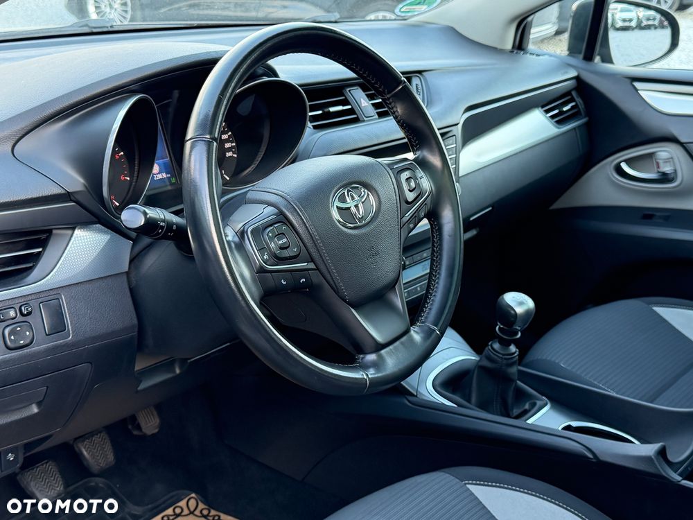 Toyota Avensis - 14