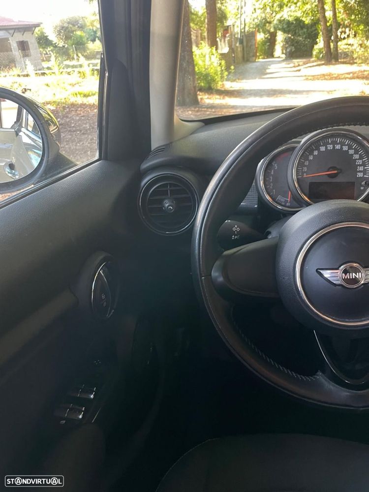 MINI 5 Portas Cooper D Aut. - 12