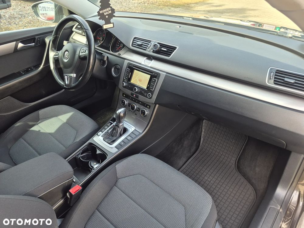 Volkswagen Passat - 20